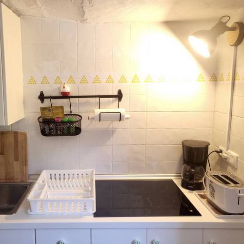 Plaque cuisson, cafetière et grille‑pain