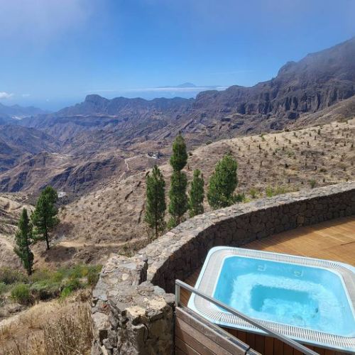 Jacuzzi du Parador de Cruz de Tejeda avec vue sur la vallée