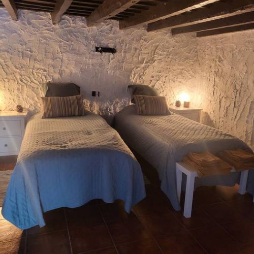 Chambre avec 2 lits 90×150