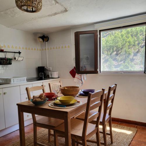 Cuisine et Salle de repas de la maison rurale Los Pinares El Juncal de Tejeda Grande Canarie