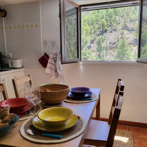 Cuisine et Salle de repas de la maison rurale Los Pinares El Juncal de Tejeda Grande Canarie
