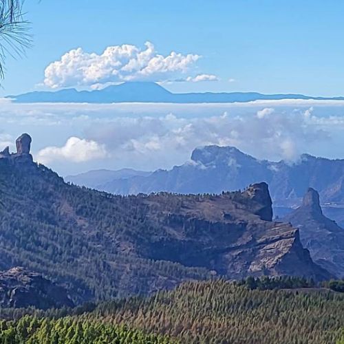 Roque Bentayga et Roque Nublo avec le Teide vus depuis le Pico de las Nieves