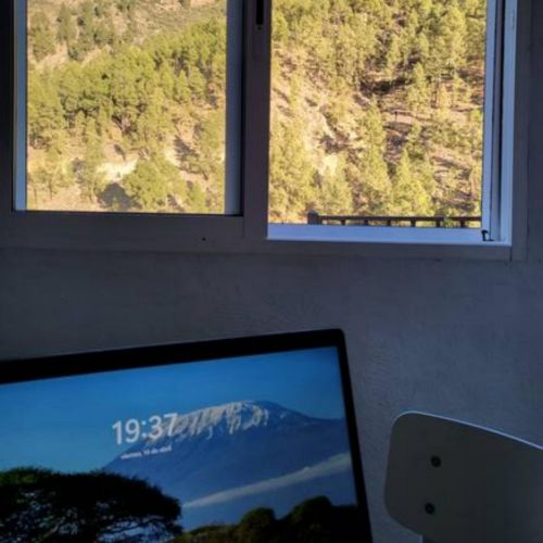 Los Pinares au travail avec une belle vue